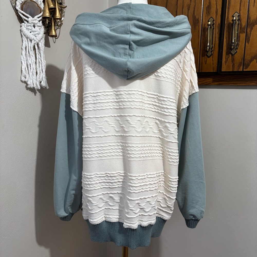 Listicle Pullover Hooded Long Sleeve Shirt Size Medium - Picture 4 of 10